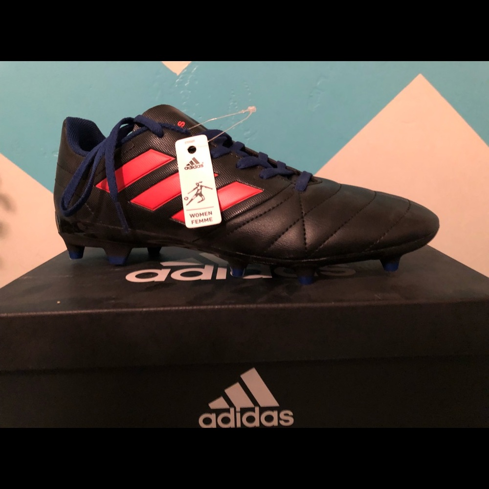 Women’s Adidas soccer cleats *BRAND NEW*